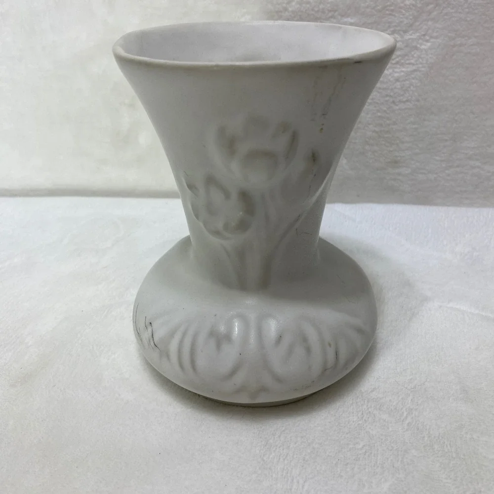 VTG Van Briggle‎ Signed White Cream Ceramic Vase Embossed Tulip  *READ